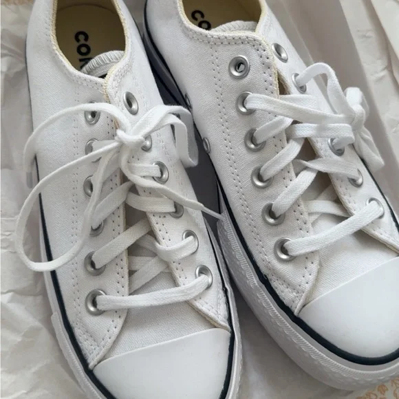 Converse Womens Converse Chuck Taylor All Star Lift Low-Top Sneaker - White - Picture 2 of 4